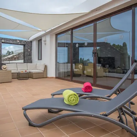 Casa Marquesa With Private Heated Pool & Sea Views Famara