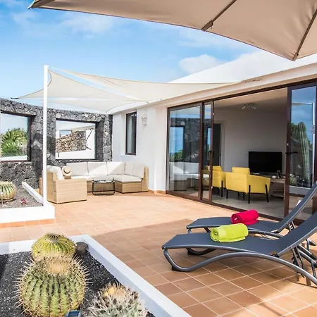 Casa Marquesa With Private Heated Pool & Sea Views Famara