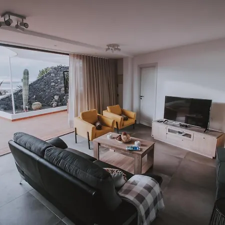 Casa Marquesa With Private Heated Pool & Sea Views Famara